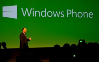 HTC trình làng bộ đôi Windows Phone 8, thách thức Nokia