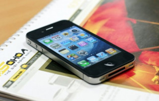 iPhone 4 giảm giá mạnh, xuống 14 triệu