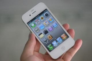iPhone 4 màu trắng sẽ có trong vài tuần nữa
