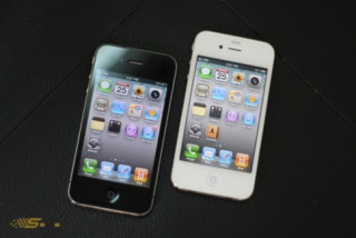 iPhone 4 trắng và đen so dáng ở VN