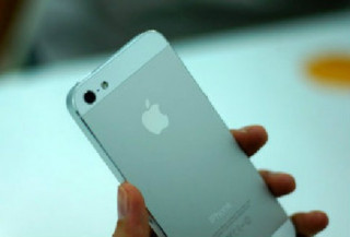 iPhone 5 đầu tiên về Việt Nam