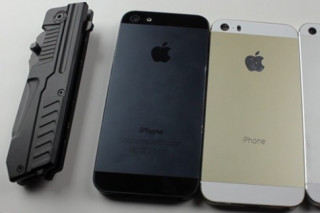 iPhone 5S vỏ vàng ‘đọ’ khả năng chống xước với iPhone 5