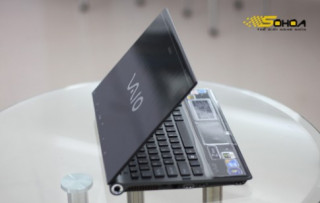 Laptop ‘khủng’ nhất của Sony tại VN