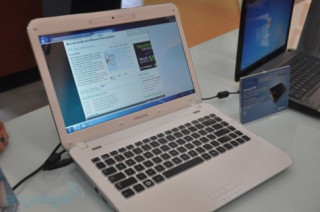 Laptop siêu mỏng của Samsung giá hơn 1.000 USD