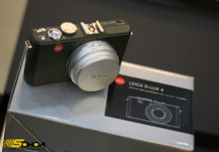 Leica xanh oliu giá gần 1.500 USD