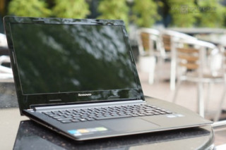 Lenovo ra laptop IdeaPad S400 mỏng, nhẹ, thời trang