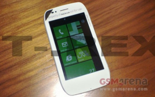 Lộ ảnh thực tế Nokia Sabre chạy Windows Phone