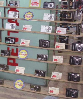 Máy ảnh compact giá ‘siêu’ rẻ