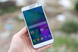 Mở hộp điện thoại Android giá tốt, thiết kế mới của Samsung