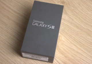 ‘Mở hộp’ Galaxy S III bản màu xám Titan chính hãng