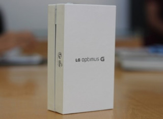 Mở hộp LG Optimus G đầu tiên ở Hà Nội