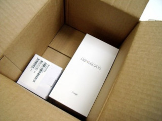 Mở hộp Nexus One đặt hàng từ Mỹ