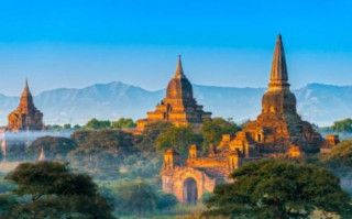 Myanmar cấm du khách leo lên đền tháp