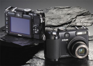 Nikon và 8 máy ảnh du lịch mới