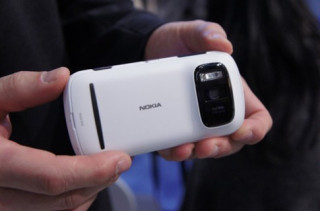Nokia 808 PureView bán tháng 5, giá 599 euro