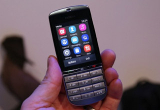 Nokia Asha 300 về VN giá 2,5 triệu