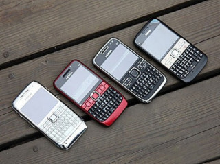 Nokia E5 so dáng với E63, E71 và E72