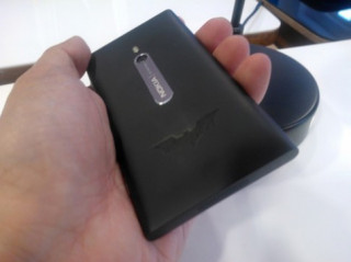 Nokia Lumia 800 phiên bản ‘người dơi’