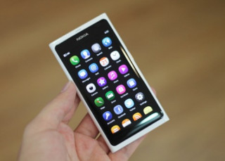 Nokia N9 sắp có “đàn em” chạy MeeGo