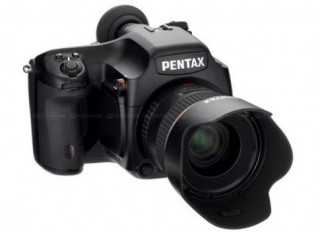 Pentax 645D đắt bằng 5 máy ảnh Canon 5D Mark II