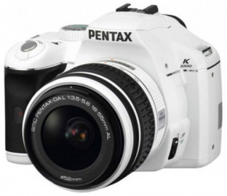 Pentax K2000 có thêm phiên bản màu trắng