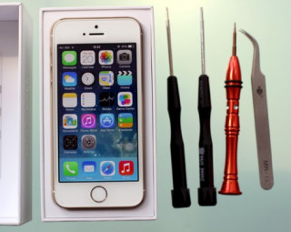 ‘Phẫu thuật’ iPhone 5S phiên bản đắt nhất tại Việt Nam