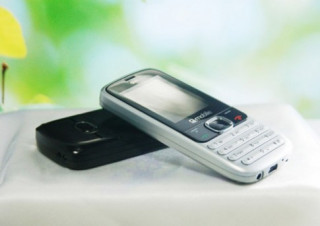 Q-mobile Q140 - điện thoại cơ bản, nhiều màu sắc