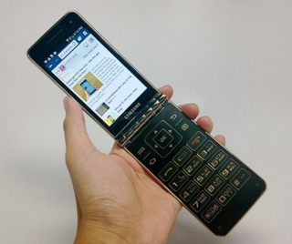 Samsung Galaxy Golden - smartphone nắp gập 2 màn hình
