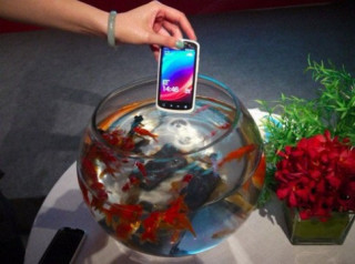 Smartphone chống nước giá rẻ của Trung Quốc