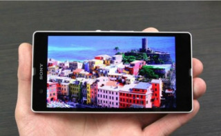Sony Xperia Z và HTC Butterfly đọ màn hình