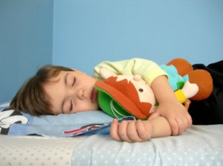 Trẻ cần ngủ đủ 10 tiếng mỗi ngày 