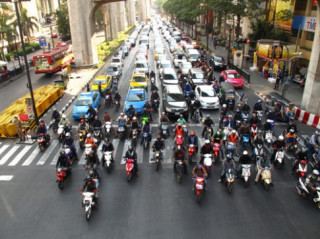 Văn hóa còi xe bên Thái Lan khác hẳn ở Việt Nam