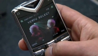 Vertu ra mắt smartphone bàn phím QWERTY đầu tiên