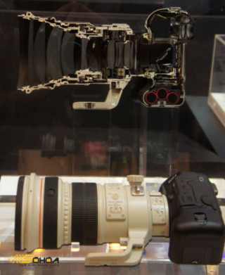 Xem nội thất ống kính Canon EF 200mm và 1D Mark IV
