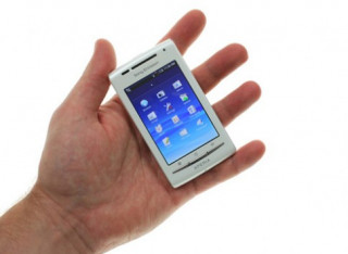 Xperia X8 - smartphone tầm trung
