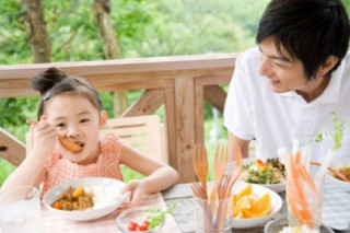 6 lưu ý cho trẻ ăn uống ngày hè tránh bệnh
