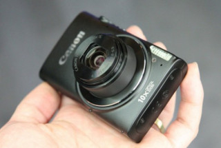 Ảnh bộ ba compact siêu zoom tích hợp Wi-Fi của Canon