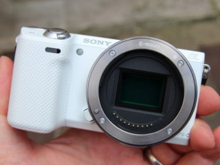 Ảnh thực tế máy ảnh có NFC - Sony NEX-5T