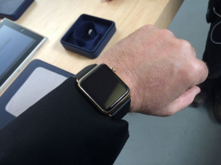 Apple Watch Edition giá $10,000 mở không lên