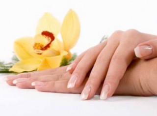 Bí quyết chăm sóc móng tay khi mùa thu đến