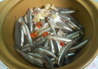 Cá cơm rim cay thơm ngon ngày mưa