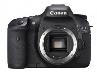 Canon 7D ‘refurbished’ rẻ hơn hàng mới 250 USD