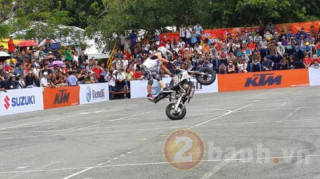 [Clip] Cô gái người Thái stunt trong sự kiện Vietnam Motorbike Festival