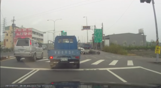 [Clip] Những tai nạn xe máy thường ngày ở Đài Loan