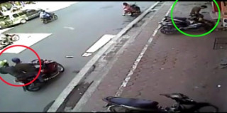 [Clip] Tên trộm “tử tế” trả lại mũ bảo hiểm trước khi lấy xe
