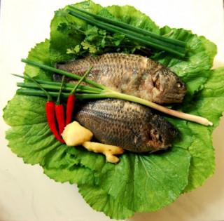 Đậm đà canh cải xanh nấu cá rô