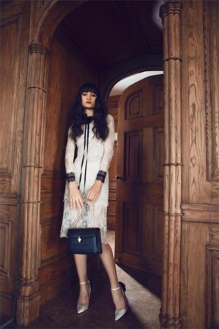 Diện trang phục chất lừ, mẫu Việt lọt top street style trên Vogue