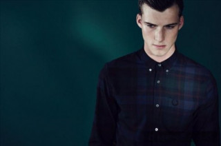 Hiện đại và nam tính cùng trang phục kẻ tartan của Fred Perry