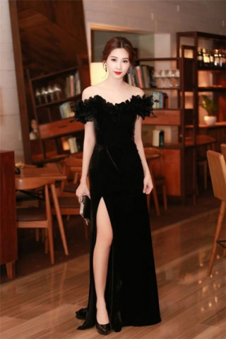 Hoa hậu Đặng Thu Thảo mặc váy nhái của Marchesa?