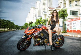 Kawasaki Z1000 độ siêu khủng đọ dáng cùng cô nàng xinh đẹp